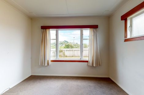 Photo of property in 26 Robert Street, Newlands, Wellington, 6037