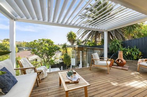 Photo of property in 21a Cliff Road, Torbay, Auckland, 0630