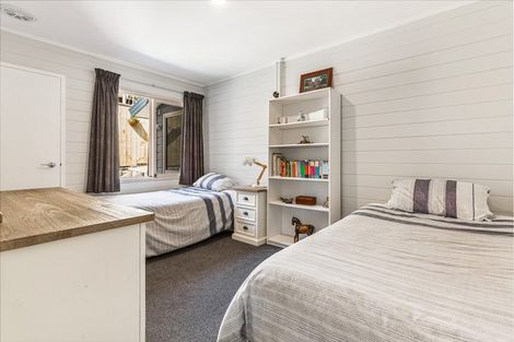 Photo of property in 2/12 Ballini Rise, West Harbour, Auckland, 0618