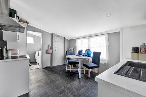 Photo of property in 4 Tawhiti Road, Hawera, 4610