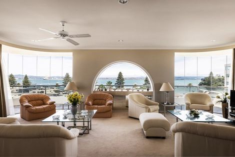Photo of property in 21 Maunganui Road, Mount Maunganui, 3116
