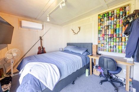 Photo of property in 21 Pitt Street, Clive, 4102