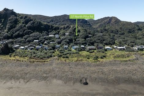 Photo of property in 37 North Piha Road, Piha, 0772
