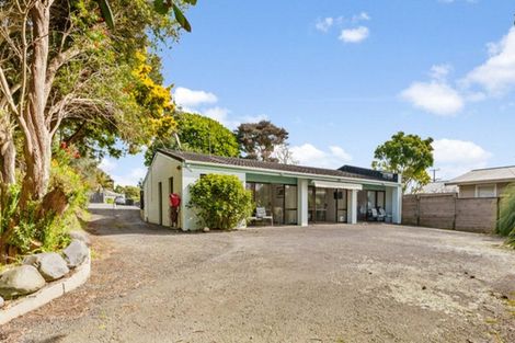 Photo of property in 51 Wairau Road, Oakura, 4314