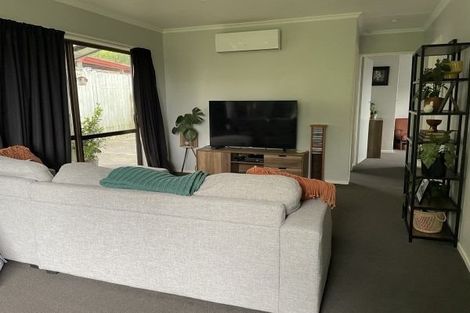 Photo of property in 4 Colonial Place, Kelvin Grove, Palmerston North, 4414