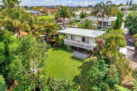 Photo of property in 44a Riserra Drive, Ranui, Auckland, 0612