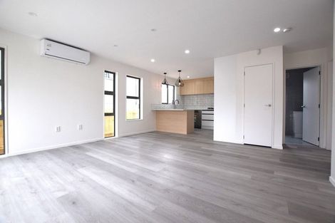 Photo of property in 62 Royal Road, Massey, Auckland, 0614