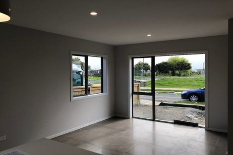 Photo of property in 3 Makete Crescent, Hobsonville, Auckland, 0618