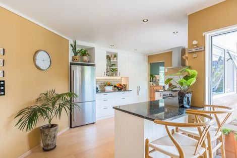 Photo of property in 16 Manly Garden, Paraparaumu Beach, Paraparaumu, 5032