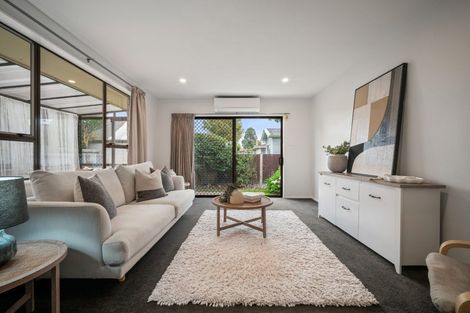 Photo of property in 32 Prestons Road, Redwood, Christchurch, 8051