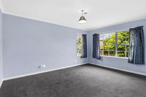 Photo of property in 16 Rosebank Avenue, Kelvin Grove, Palmerston North, 4414
