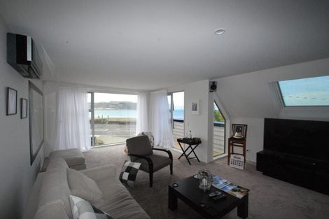 Photo of property in 220 Queens Drive, Lyall Bay, Wellington, 6022