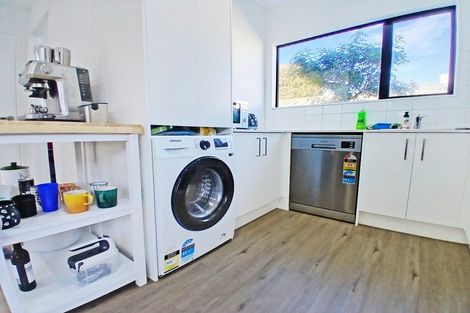 Photo of property in 18 Eileen Newey Place, Henderson, Auckland, 0612