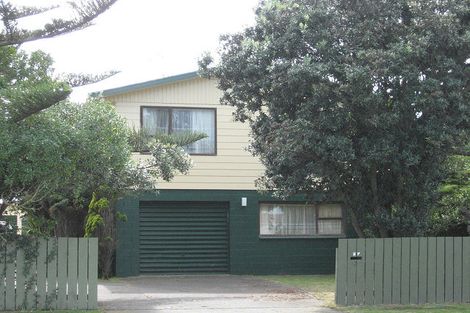 Photo of property in 27 Tongariro Street, Castlecliff, Whanganui, 4501