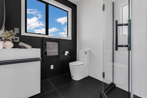 Photo of property in 2 Picnic Point Road, Hobsonville, Auckland, 0616