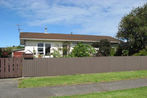 Photo of property in 16 Claresholm Place, Mangere Bridge, Auckland, 2022
