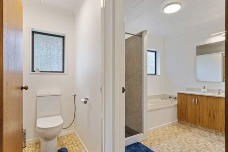 Photo of property in 2 Squire Place, Blagdon, New Plymouth, 4310