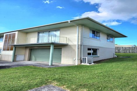 Photo of property in 2/35 Paramu Avenue, Birkdale, Auckland, 0626