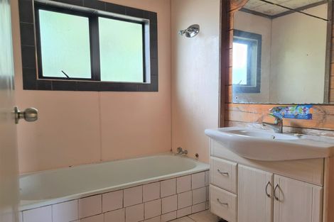 Photo of property in 25 Garelja Road, Henderson, Auckland, 0612