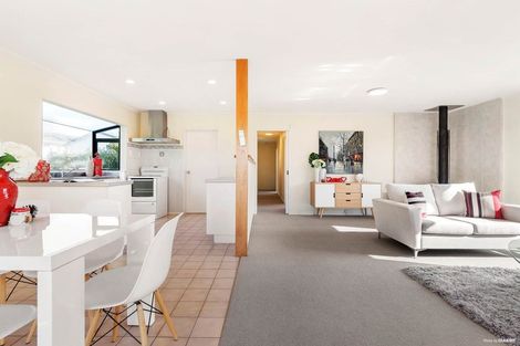 Photo of property in 106 Seymour Road, Sunnyvale, Auckland, 0612