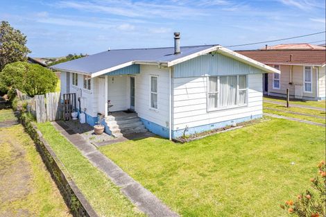 Photo of property in 34 Ruapehu Street, Castlecliff, Whanganui, 4501
