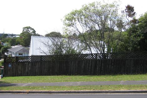 Photo of property in 2/4 Louise Place, Browns Bay, Auckland, 0630