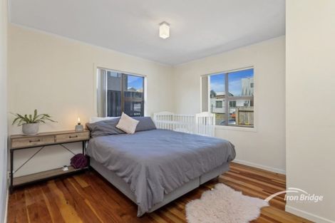 Photo of property in 5 Mavis Place, Beach Haven, Auckland, 0626