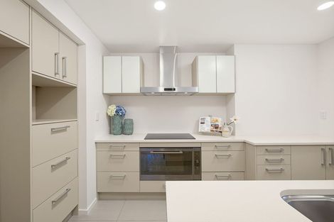 Photo of property in 18 Cityview Place, Massey, Auckland, 0614