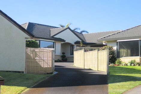 Photo of property in 8 Isaac Place, East Tamaki Heights, Auckland, 2016