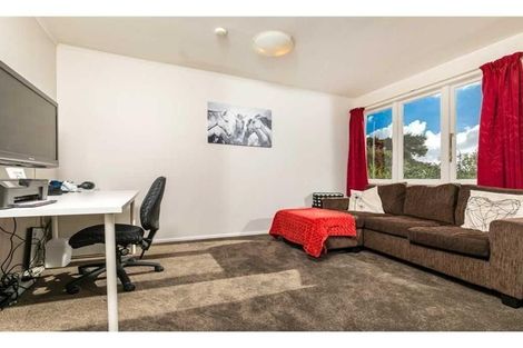 Photo of property in 100 Lincoln Park Avenue, Massey, Auckland, 0614