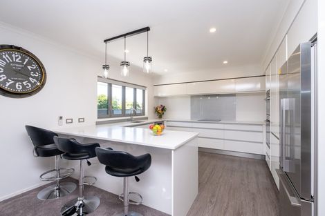 Photo of property in 12 Montague Grove, Stratford, 4332