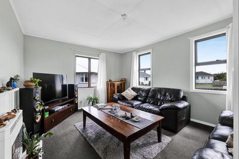 Photo of property in 3 Sutton Place, Hawera, 4610