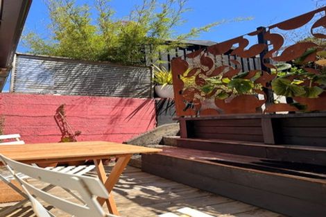 Photo of property in 180 Sutherland Road, Lyall Bay, Wellington, 6022