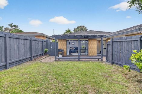 Photo of property in 2/19 Sailfish Drive, West Harbour, Auckland, 0618