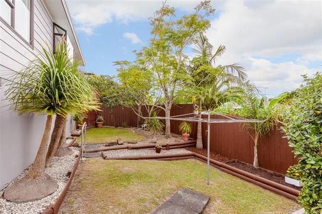 Photo of property in 63 Hassan Drive, Massey, Auckland, 0614