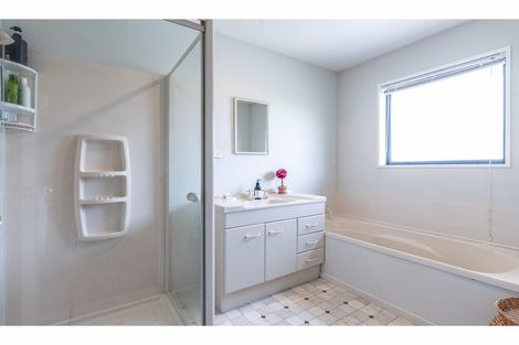 Photo of property in 6 Mclean Place, Woodend, 7610