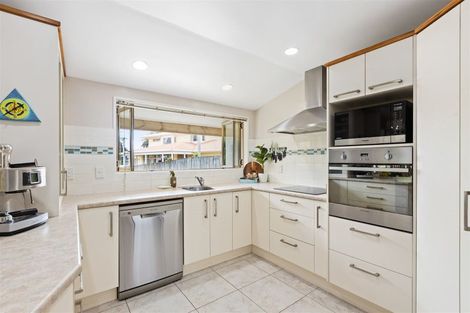 Photo of property in 484 Beach Road, Murrays Bay, Auckland, 0630