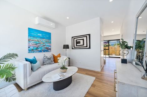 Photo of property in 21b Barron Drive, Green Bay, Auckland, 0604