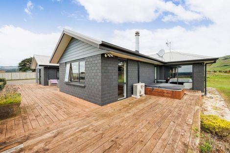 Photo of property in 52 Centre Road, Aokautere, Palmerston North, 4471