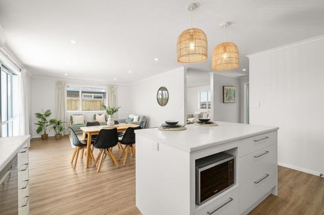 Photo of property in 30 Te Piriti Road, One Tree Point, 0118