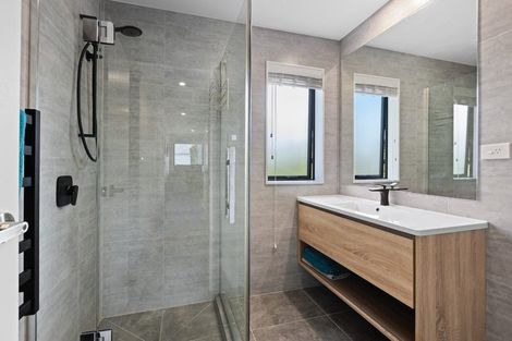 Photo of property in 39 Syd Grant Crescent, Orewa, 0931