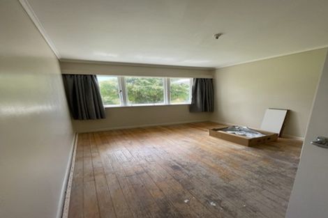 Photo of property in 8 Barron Drive, Green Bay, Auckland, 0604