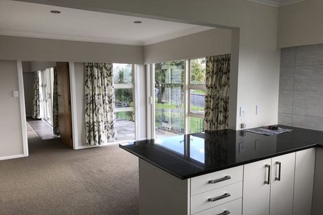 Photo of property in 7 Lyndhurst Road, Te Atatu South, Auckland, 0610
