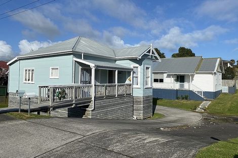 Photo of property in 14 Calvert Road, Moturoa, New Plymouth, 4310