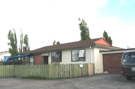 Photo of property in 2/28 Karepo Crescent, Ranui, Auckland, 0612
