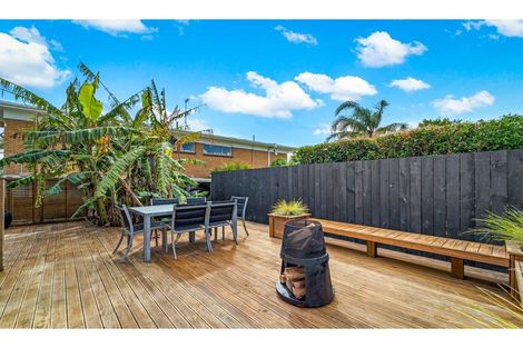 Photo of property in 2 Sunrise Lane, Te Atatu South, Auckland, 0610