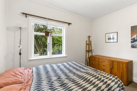 Photo of property in 94 Sutherland Road, Melrose, Wellington, 6023