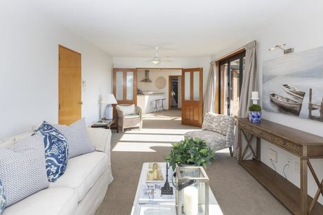 Photo of property in 127 Moncks Spur Road, Redcliffs, Christchurch, 8081