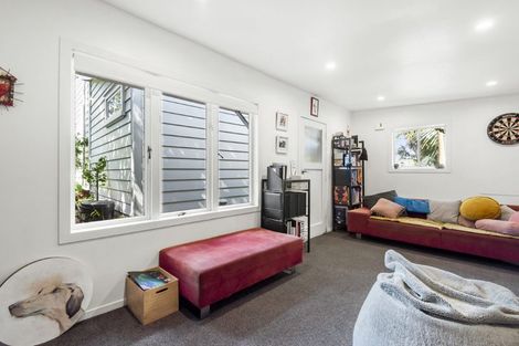 Photo of property in 17 Rangatira Road, Birkdale, Auckland, 0626