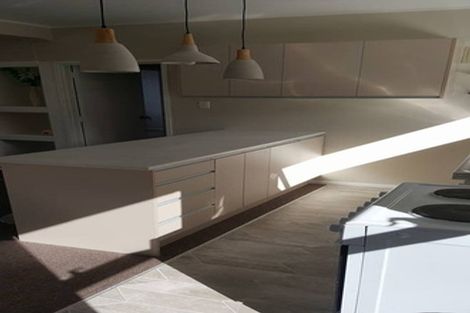 Photo of property in 1/212 Sunnynook Road, Totara Vale, Auckland, 0627